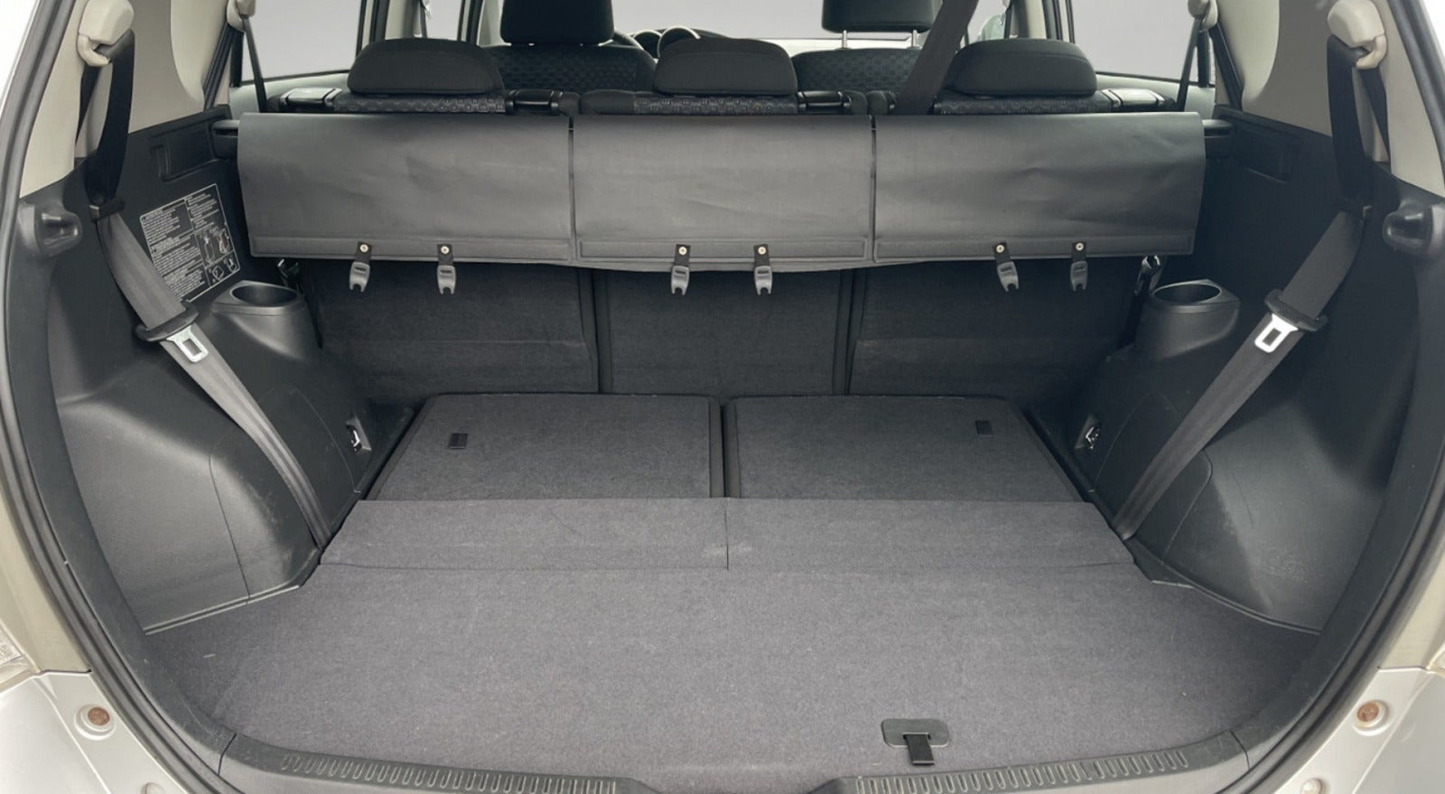 Sølv Toyota Verso fra 2010