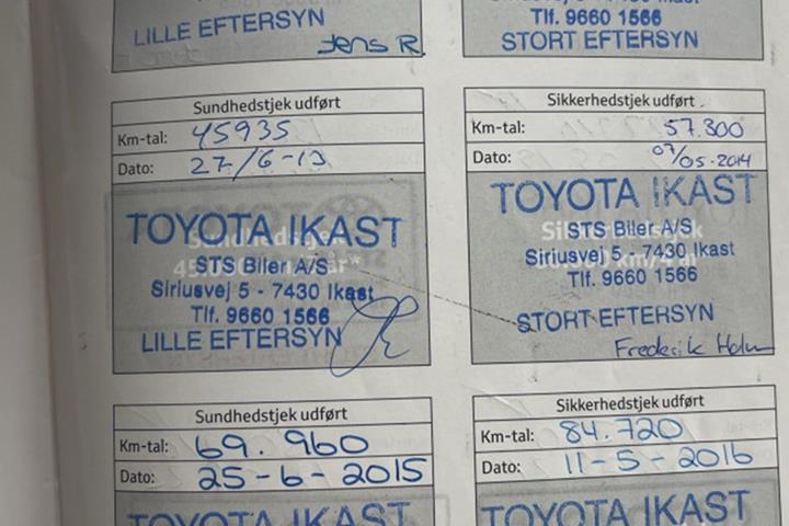 Sølv Toyota Verso fra 2010