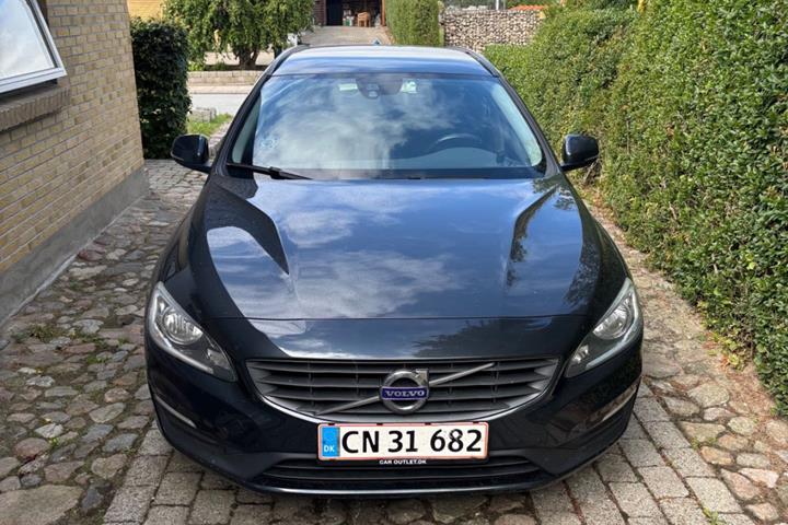 Grå Volvo V60 fra 2016