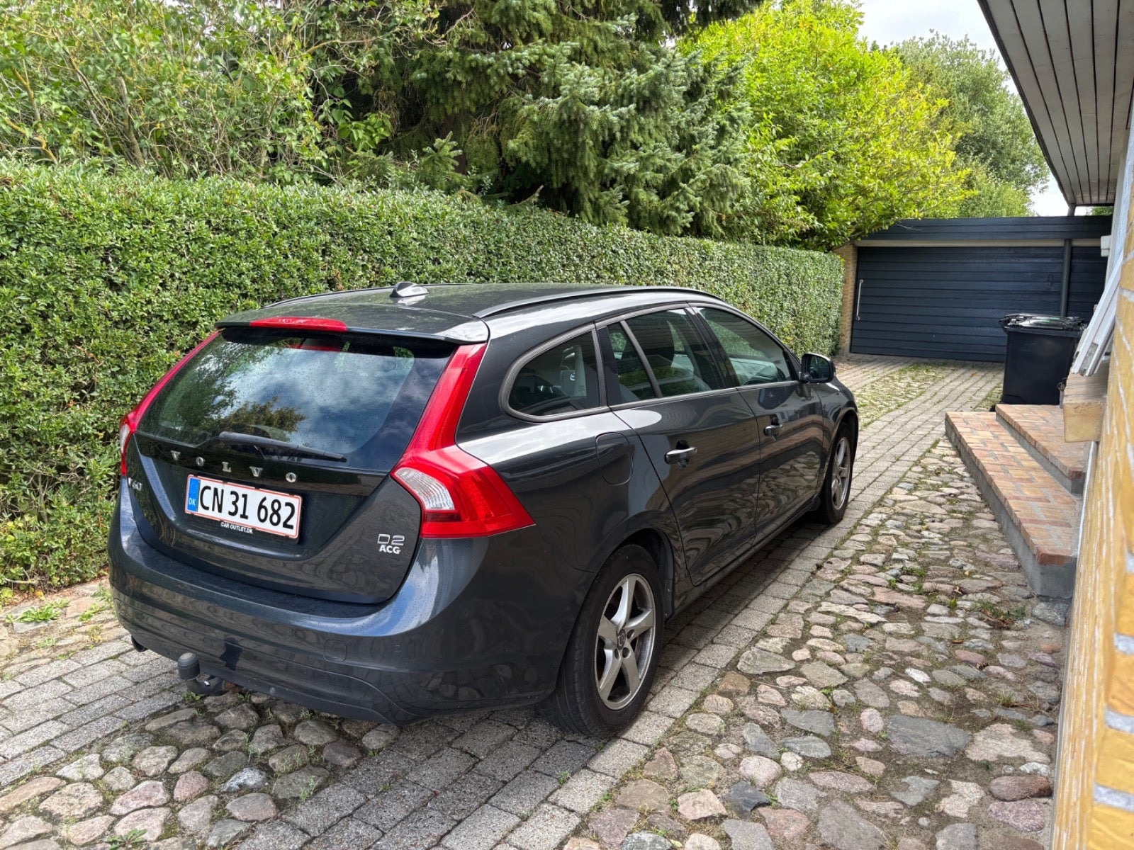 Grå Volvo V60 fra 2016