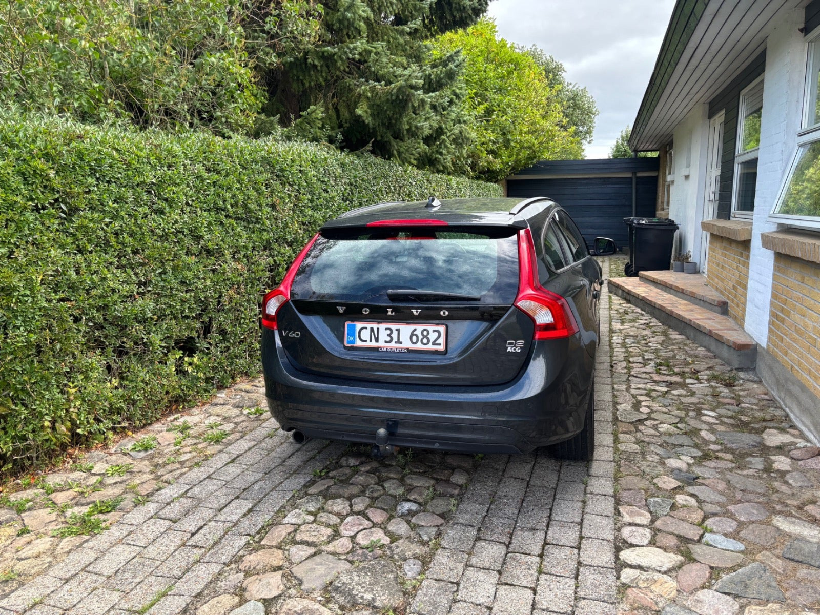 Grå Volvo V60 fra 2016