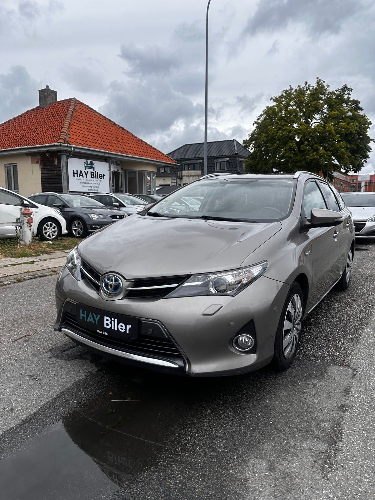 Brun Toyota Auris fra 2014