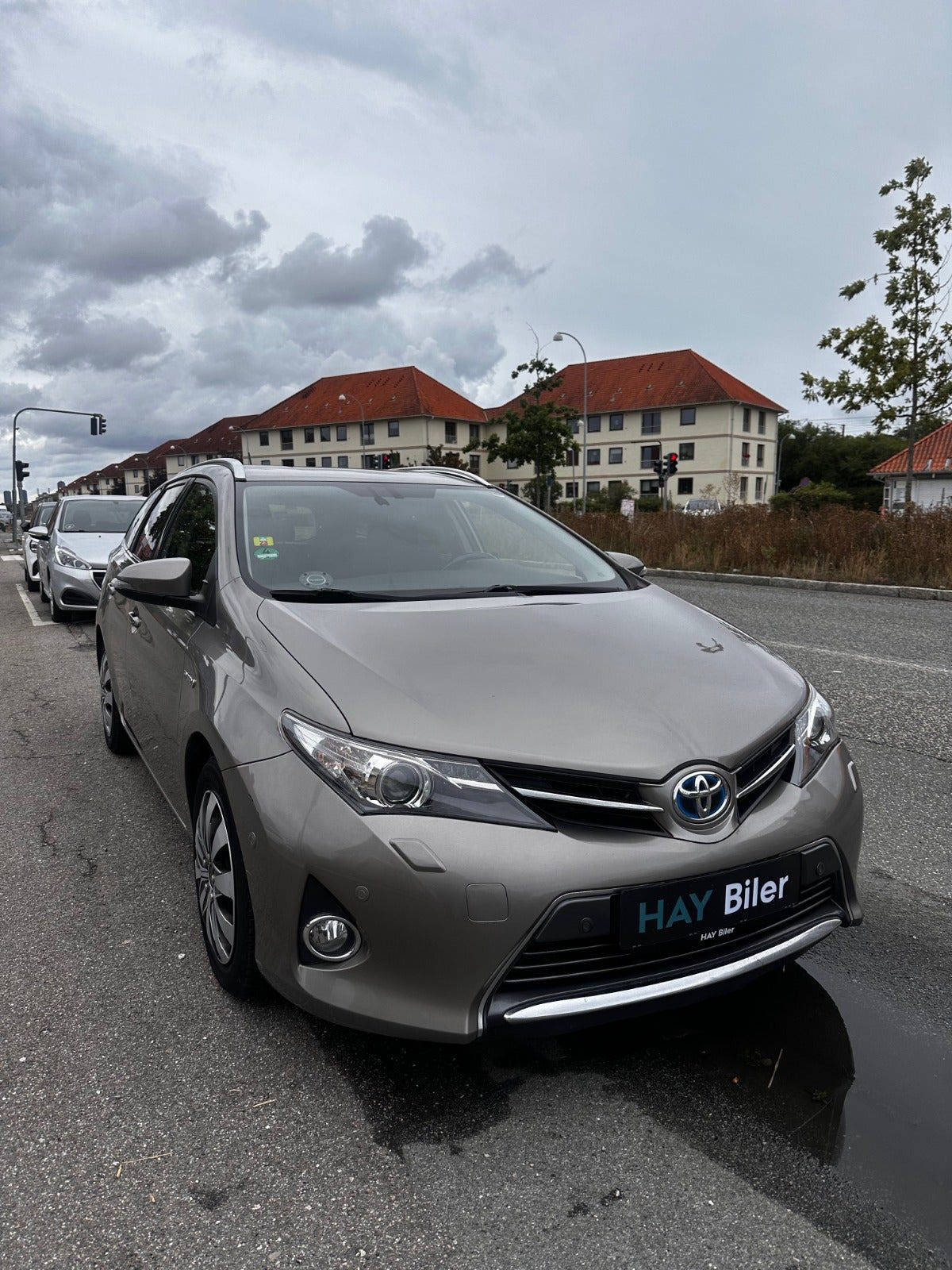 Brun Toyota Auris fra 2014