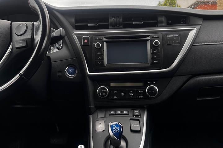 Brun Toyota Auris fra 2014