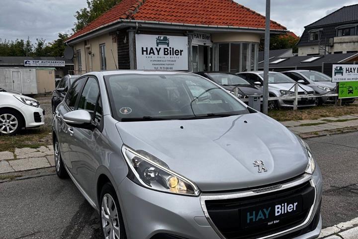 Sølv Peugeot 208 fra 2017