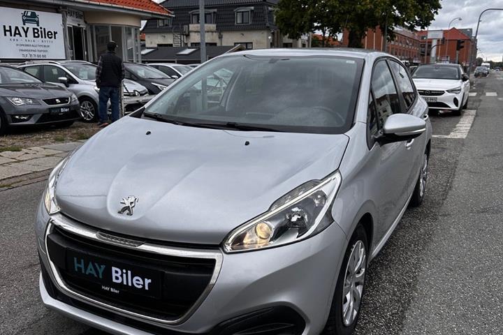 Sølv Peugeot 208 fra 2017