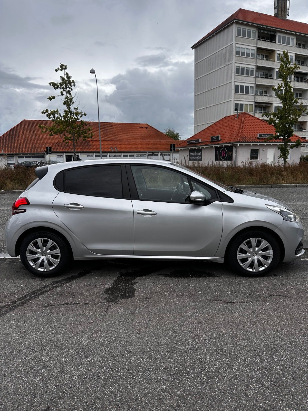Sølv Peugeot 208 fra 2017