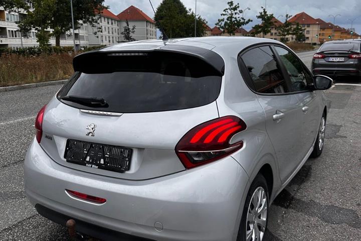 Sølv Peugeot 208 fra 2017