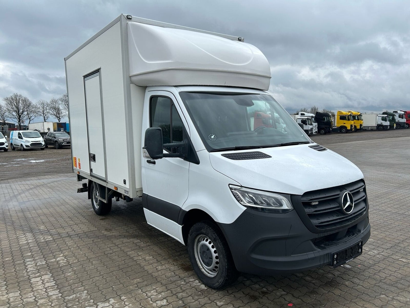 Hvid Mercedes Sprinter 317 fra 2022