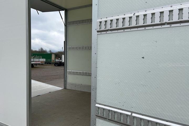 Hvid Mercedes Sprinter 317 fra 2022