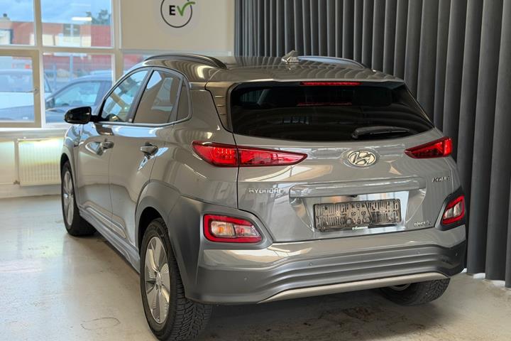 Grå Hyundai Kona fra 2021