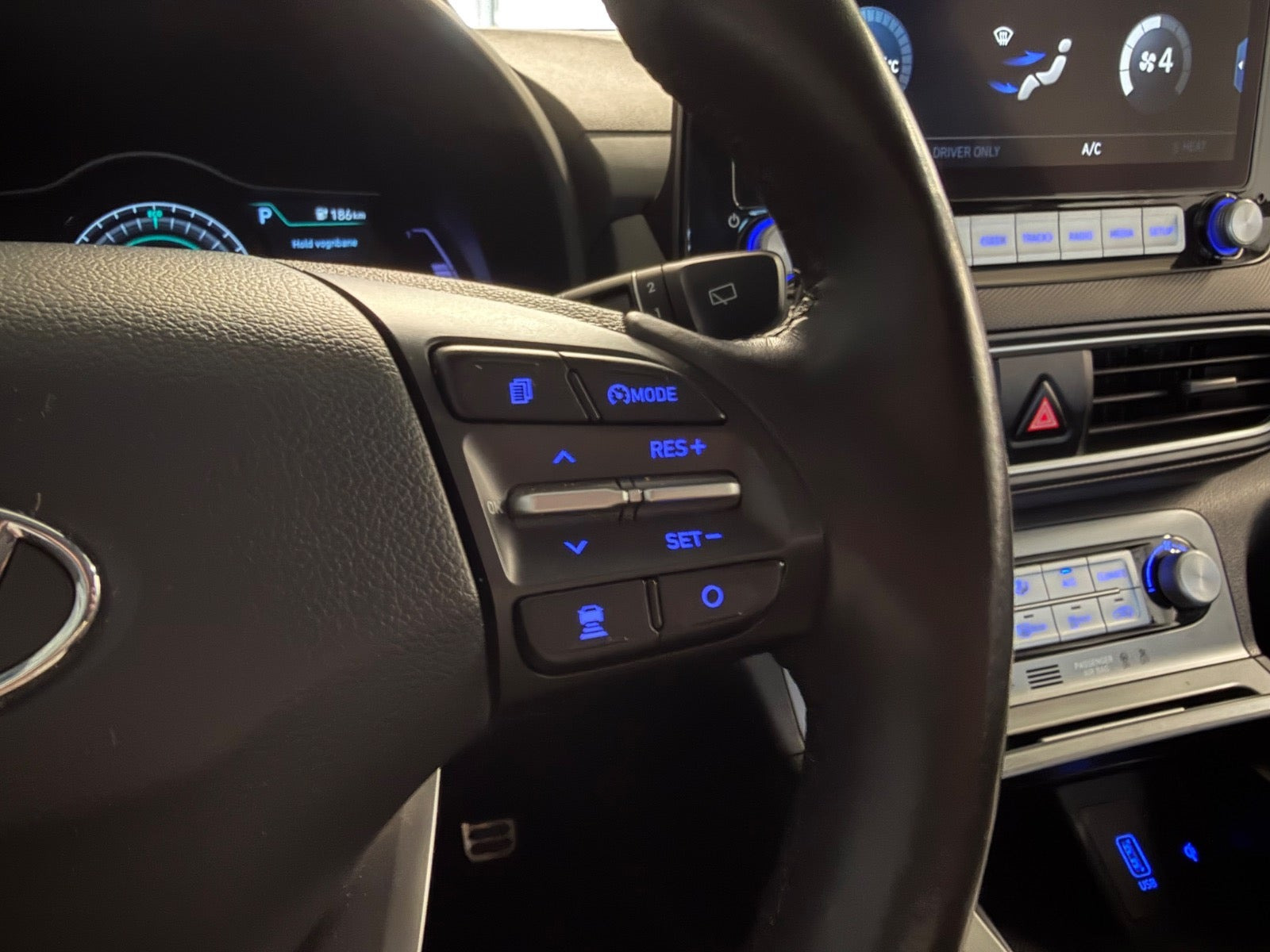 Grå Hyundai Kona fra 2021