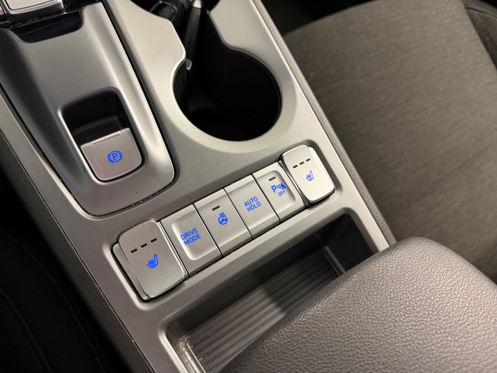 Grå Hyundai Kona fra 2021
