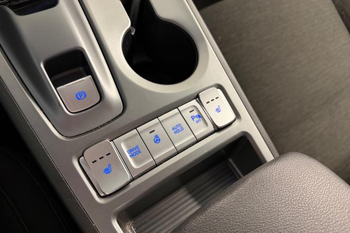 Grå Hyundai Kona fra 2021