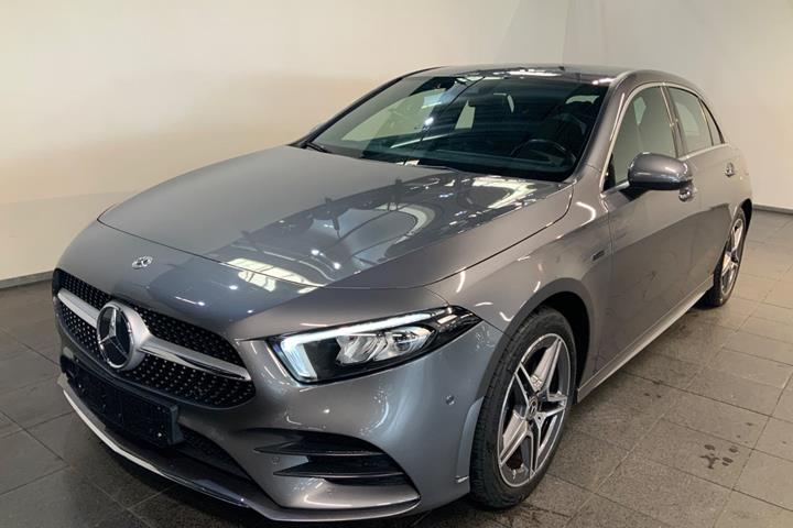 Grå Mercedes A250 e fra 2021