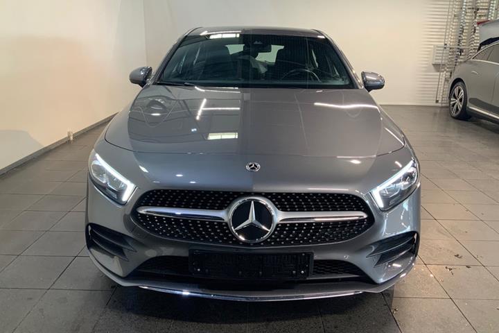 Grå Mercedes A250 e fra 2021