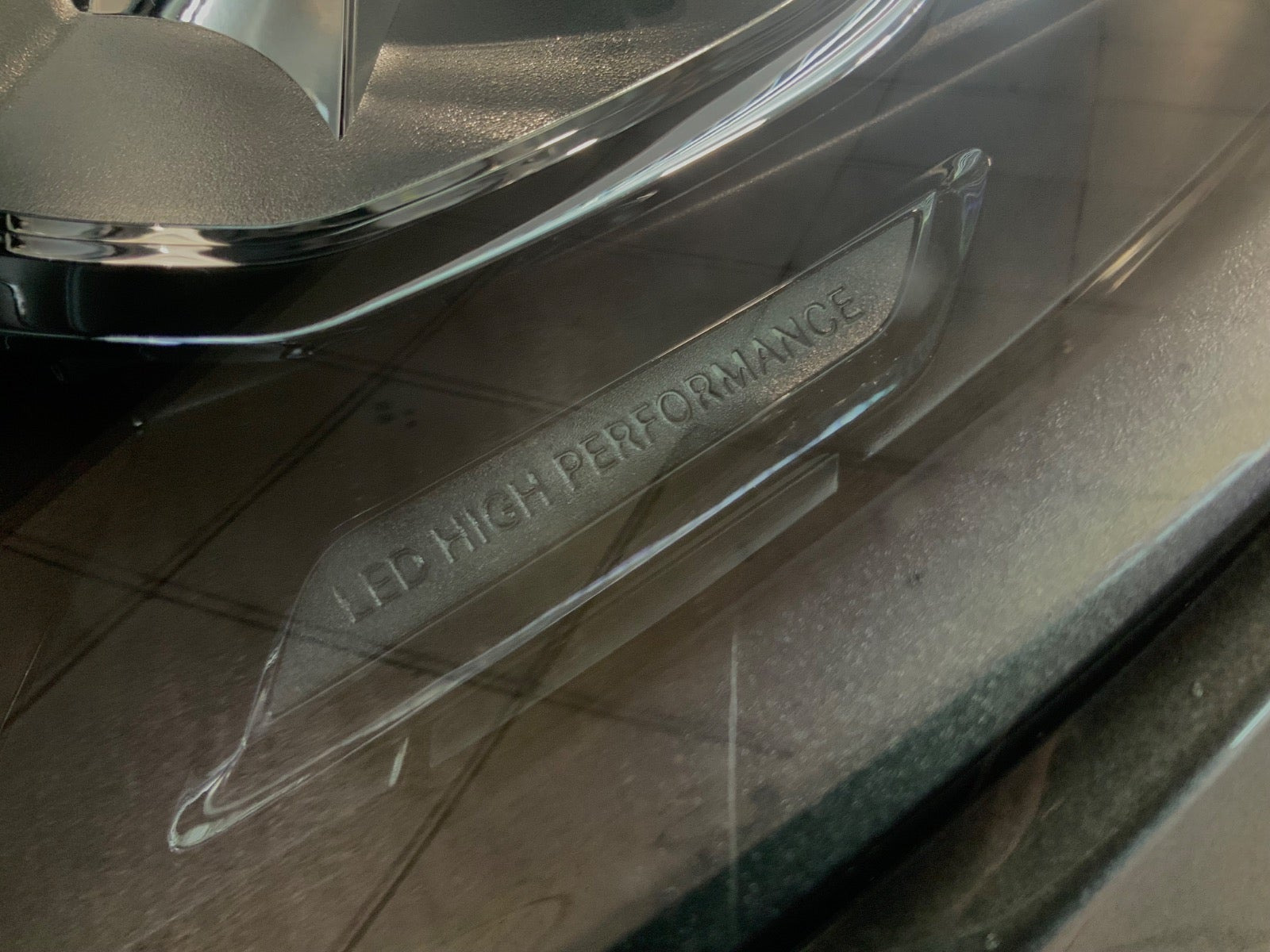 Grå Mercedes A250 e fra 2021