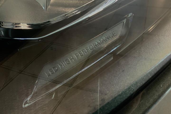 Grå Mercedes A250 e fra 2021