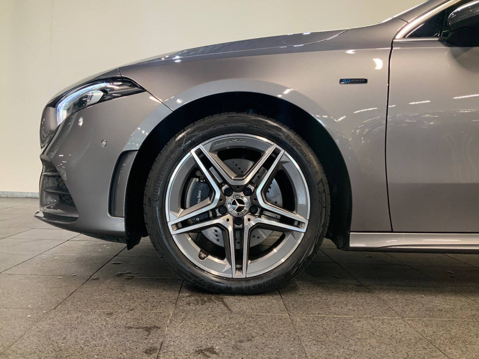 Grå Mercedes A250 e fra 2021