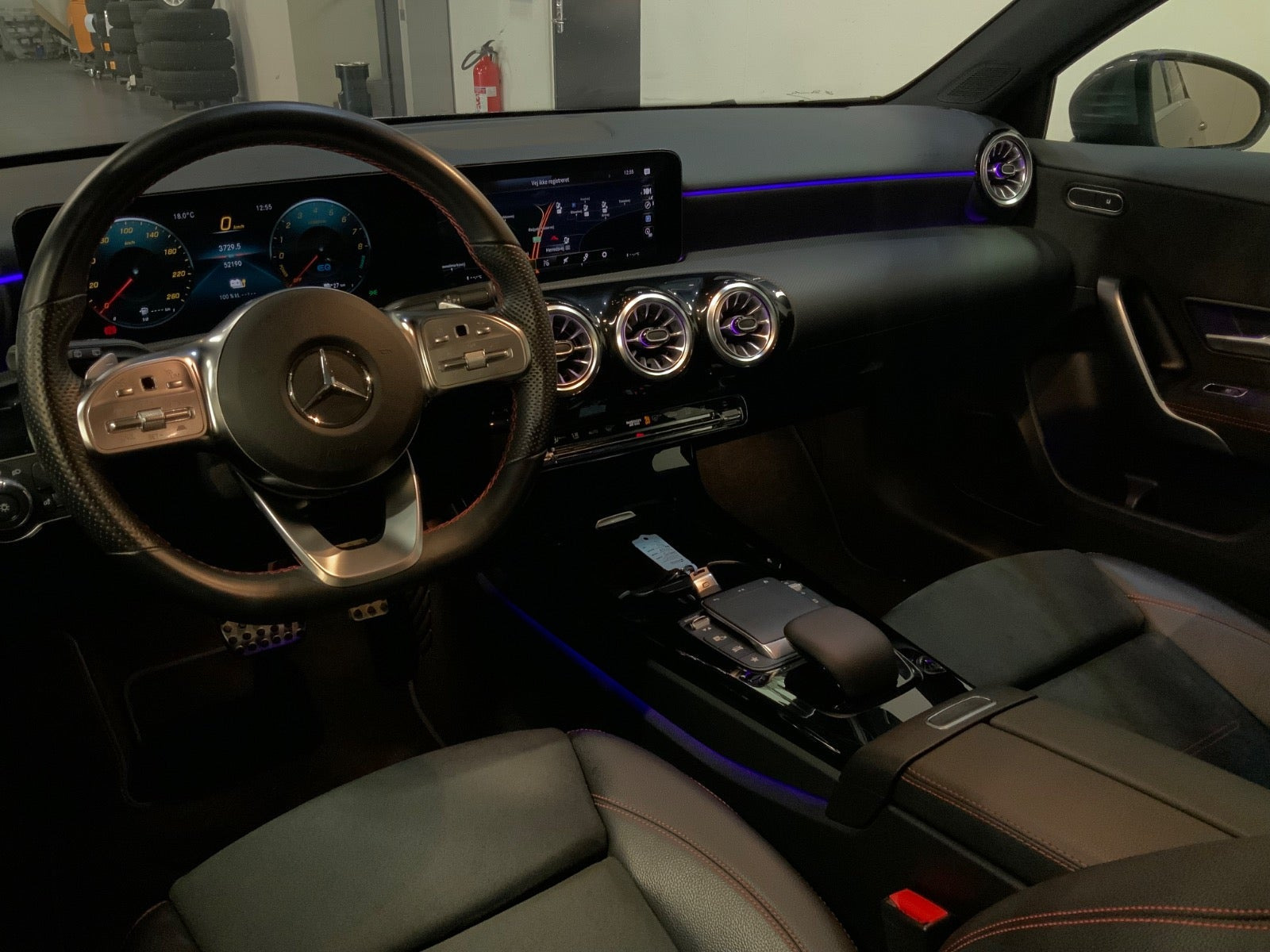 Grå Mercedes A250 e fra 2021