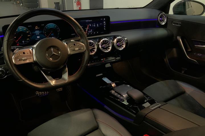Grå Mercedes A250 e fra 2021