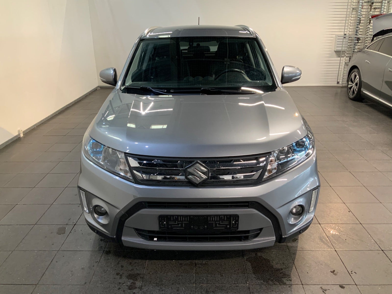 Grå Suzuki Vitara fra 2015