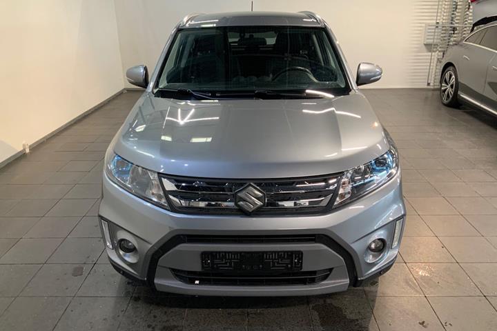 Grå Suzuki Vitara fra 2015