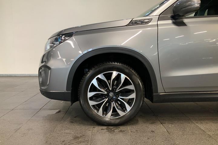 Grå Suzuki Vitara fra 2015