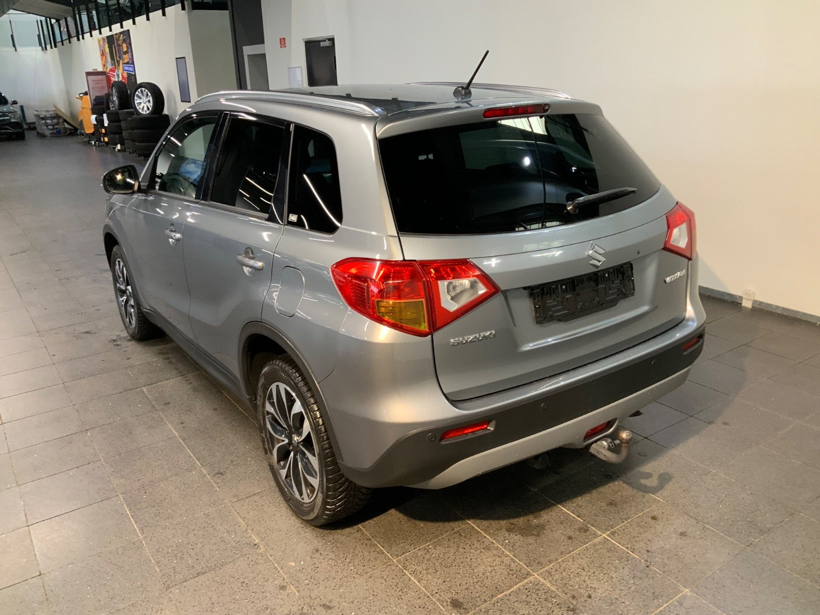 Grå Suzuki Vitara fra 2015
