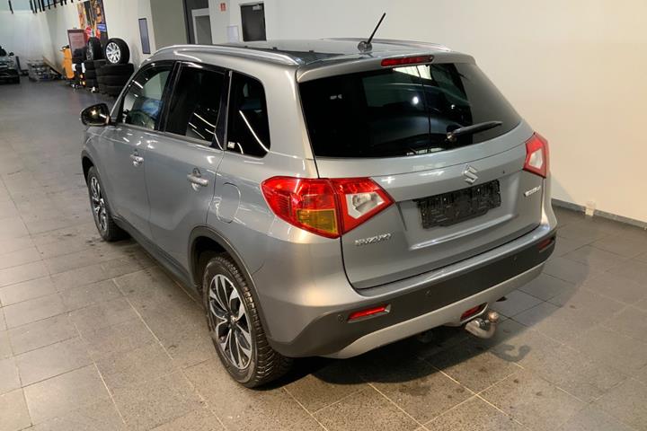 Grå Suzuki Vitara fra 2015