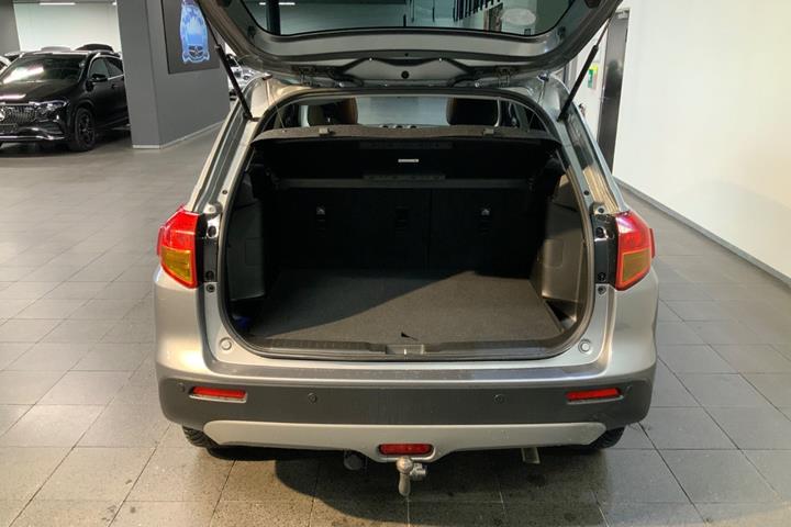 Grå Suzuki Vitara fra 2015