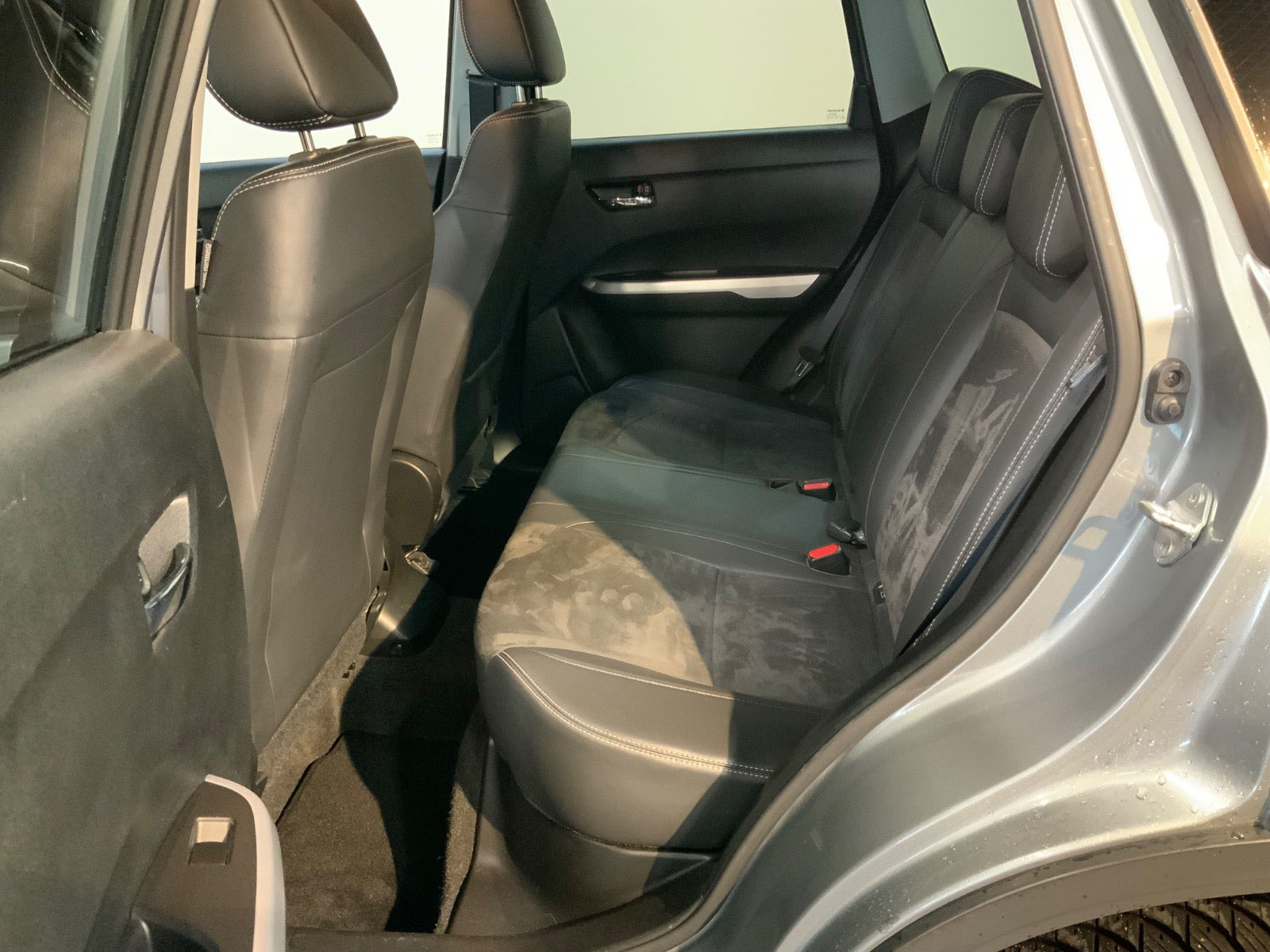 Grå Suzuki Vitara fra 2015