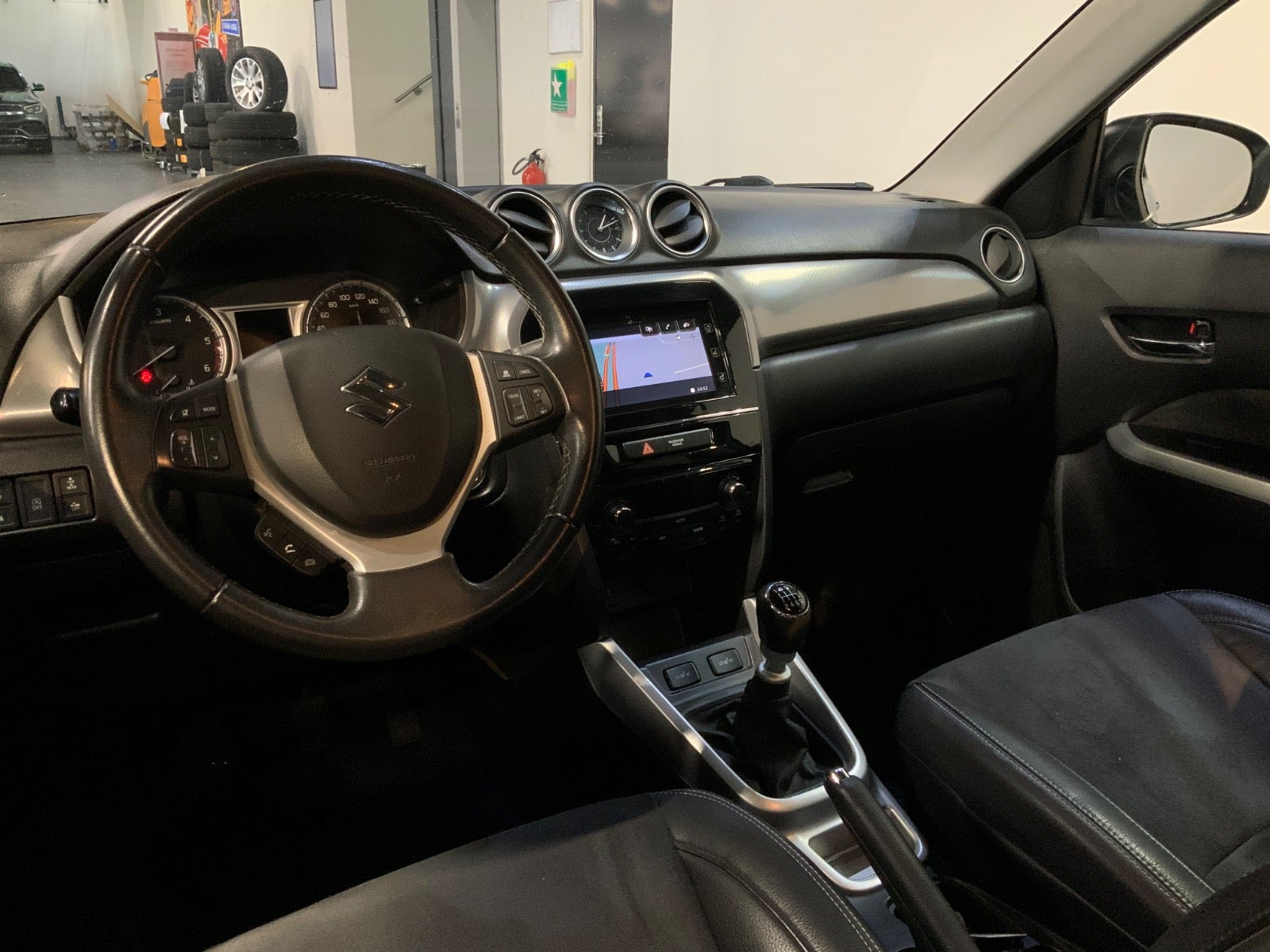 Grå Suzuki Vitara fra 2015