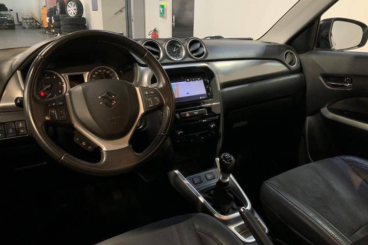 Grå Suzuki Vitara fra 2015