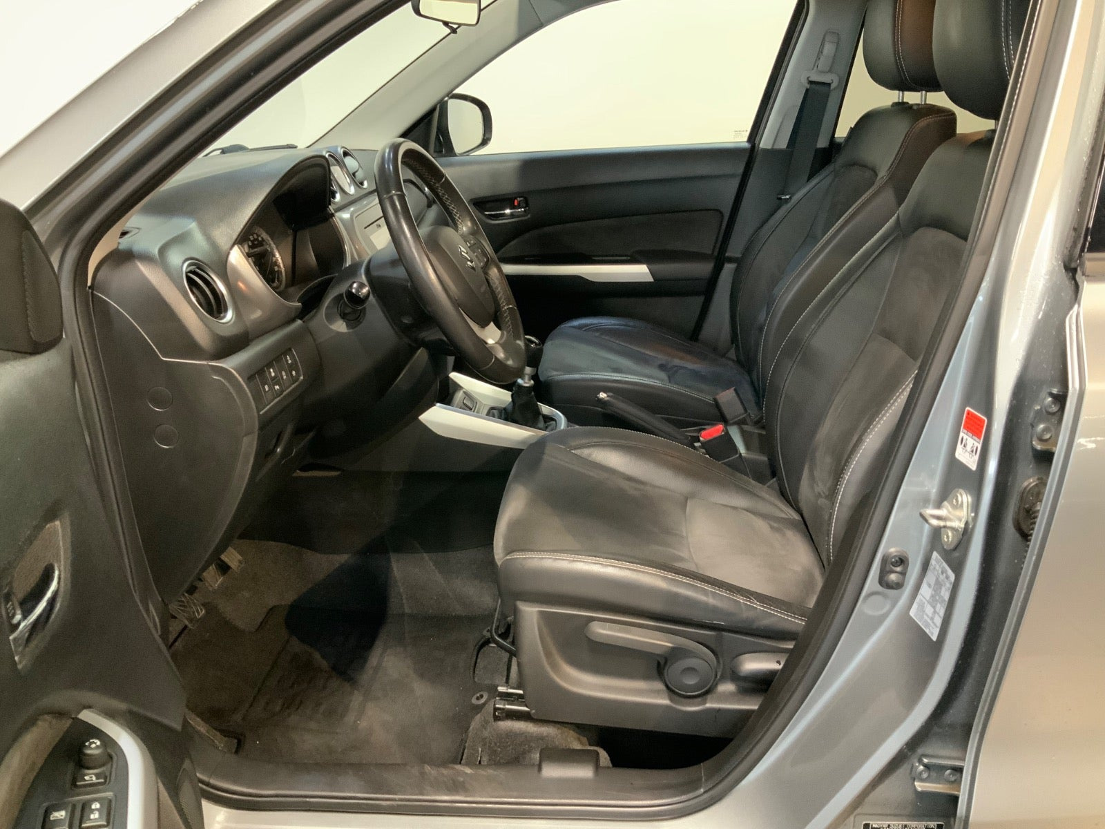 Grå Suzuki Vitara fra 2015