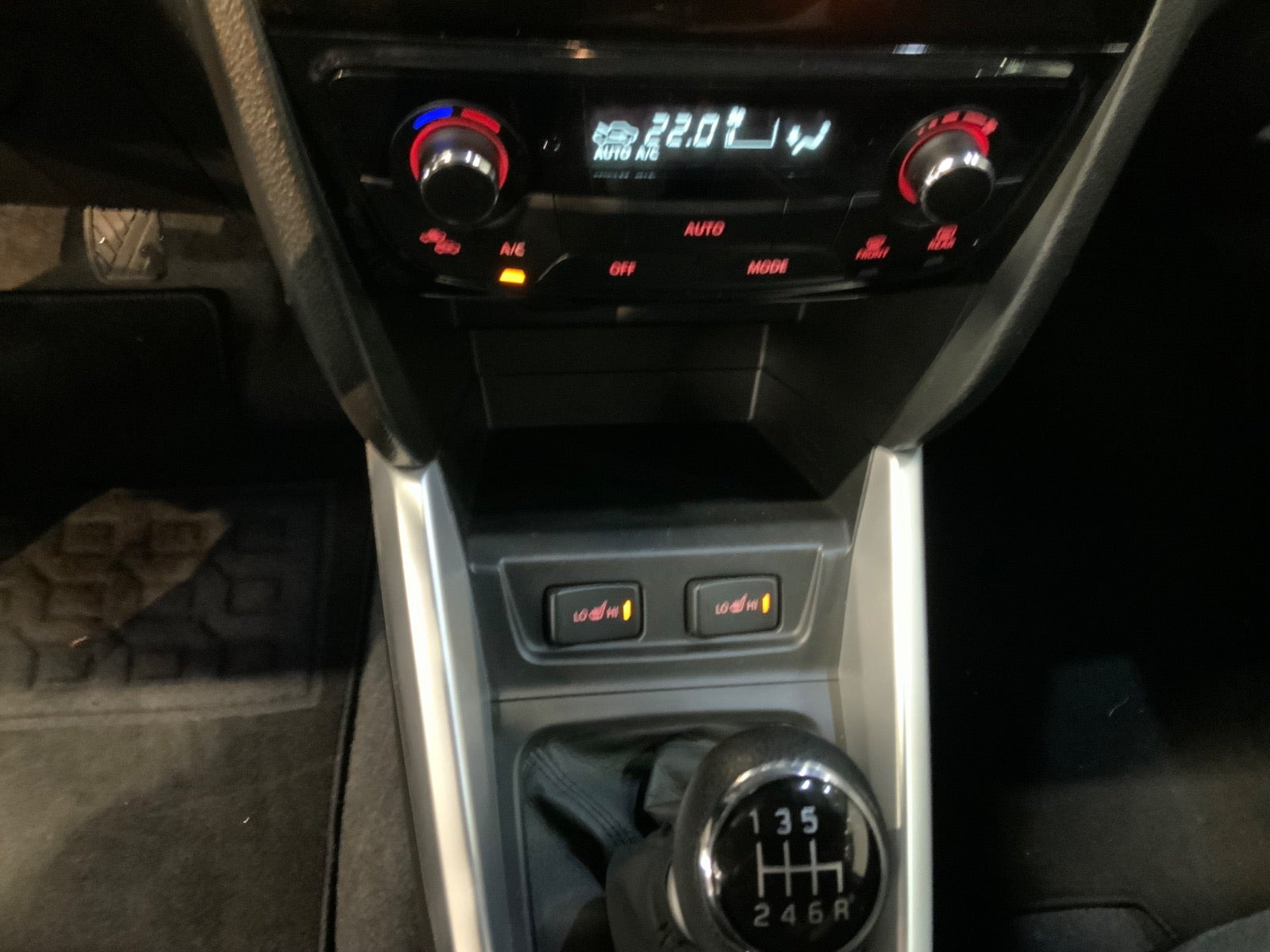 Grå Suzuki Vitara fra 2015
