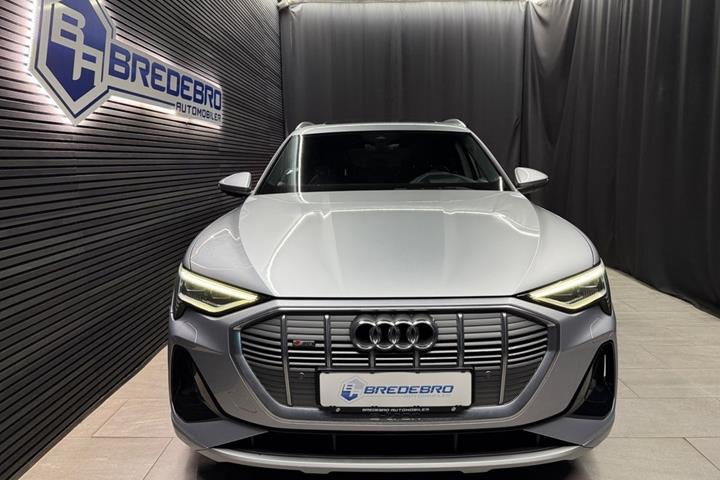 Gul Audi e-tron fra 2021