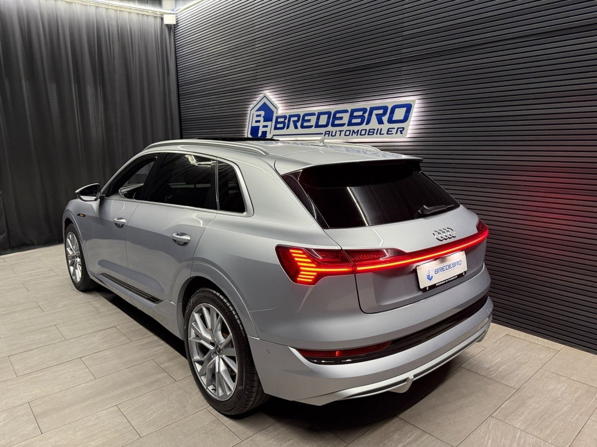 Gul Audi e-tron fra 2021