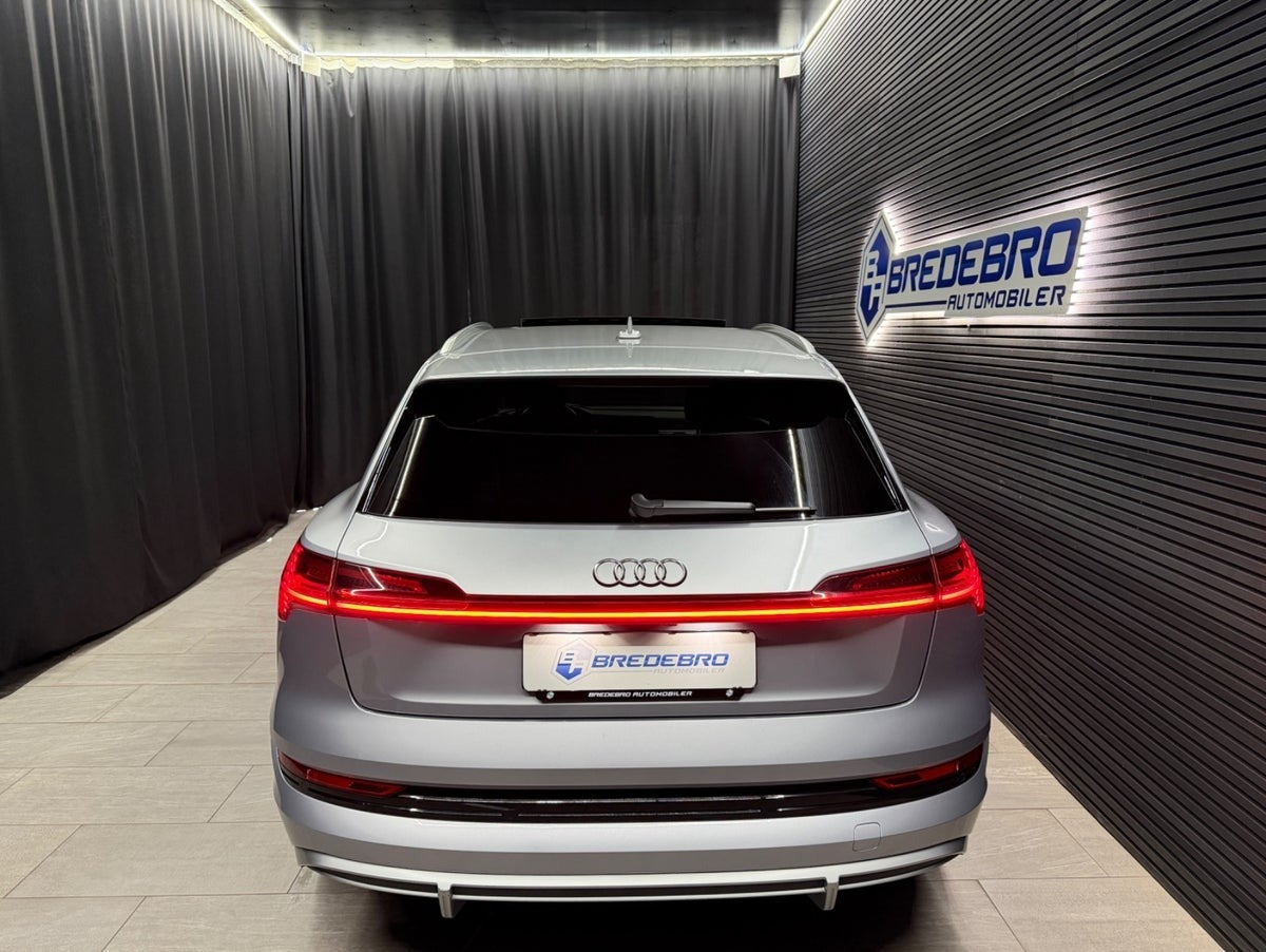 Gul Audi e-tron fra 2021