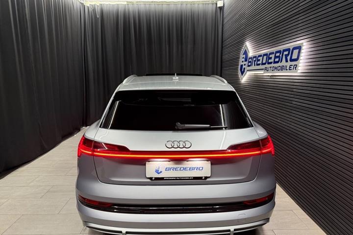 Gul Audi e-tron fra 2021