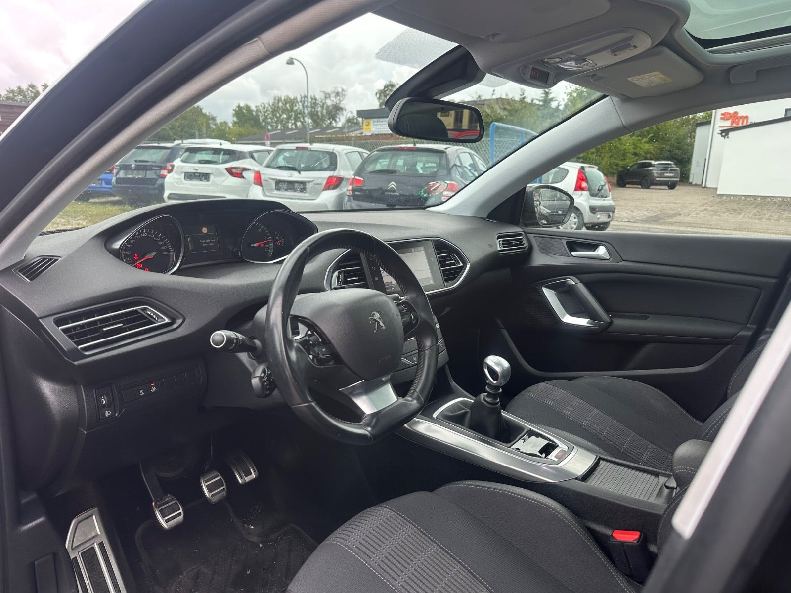 Sort Peugeot 308 fra 2019