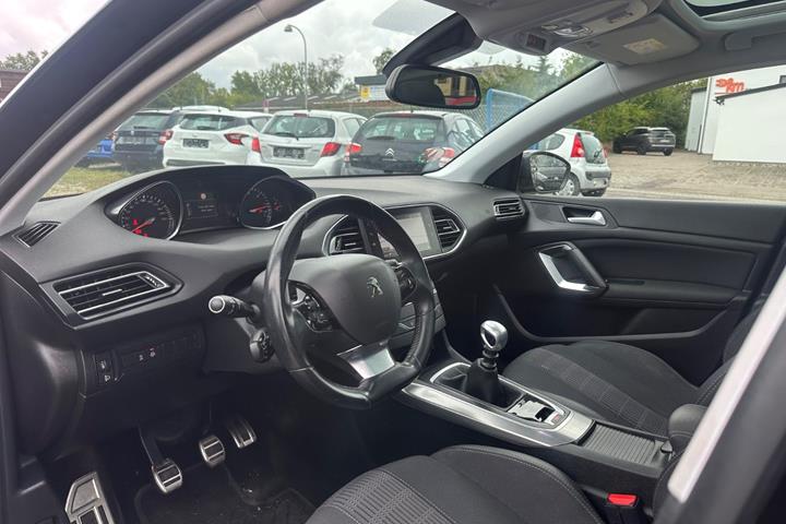 Sort Peugeot 308 fra 2019