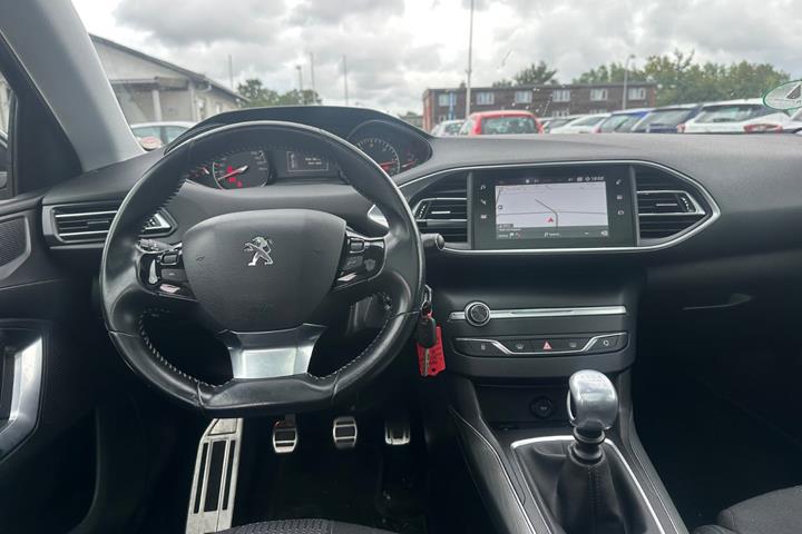 Sort Peugeot 308 fra 2019