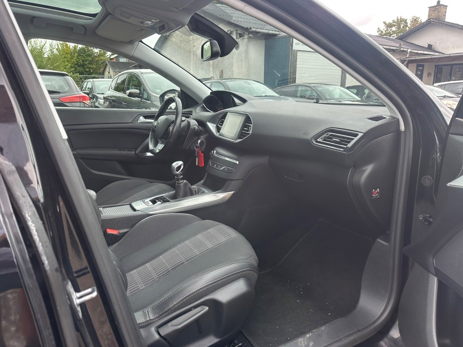 Sort Peugeot 308 fra 2019