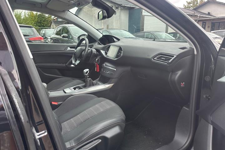 Sort Peugeot 308 fra 2019