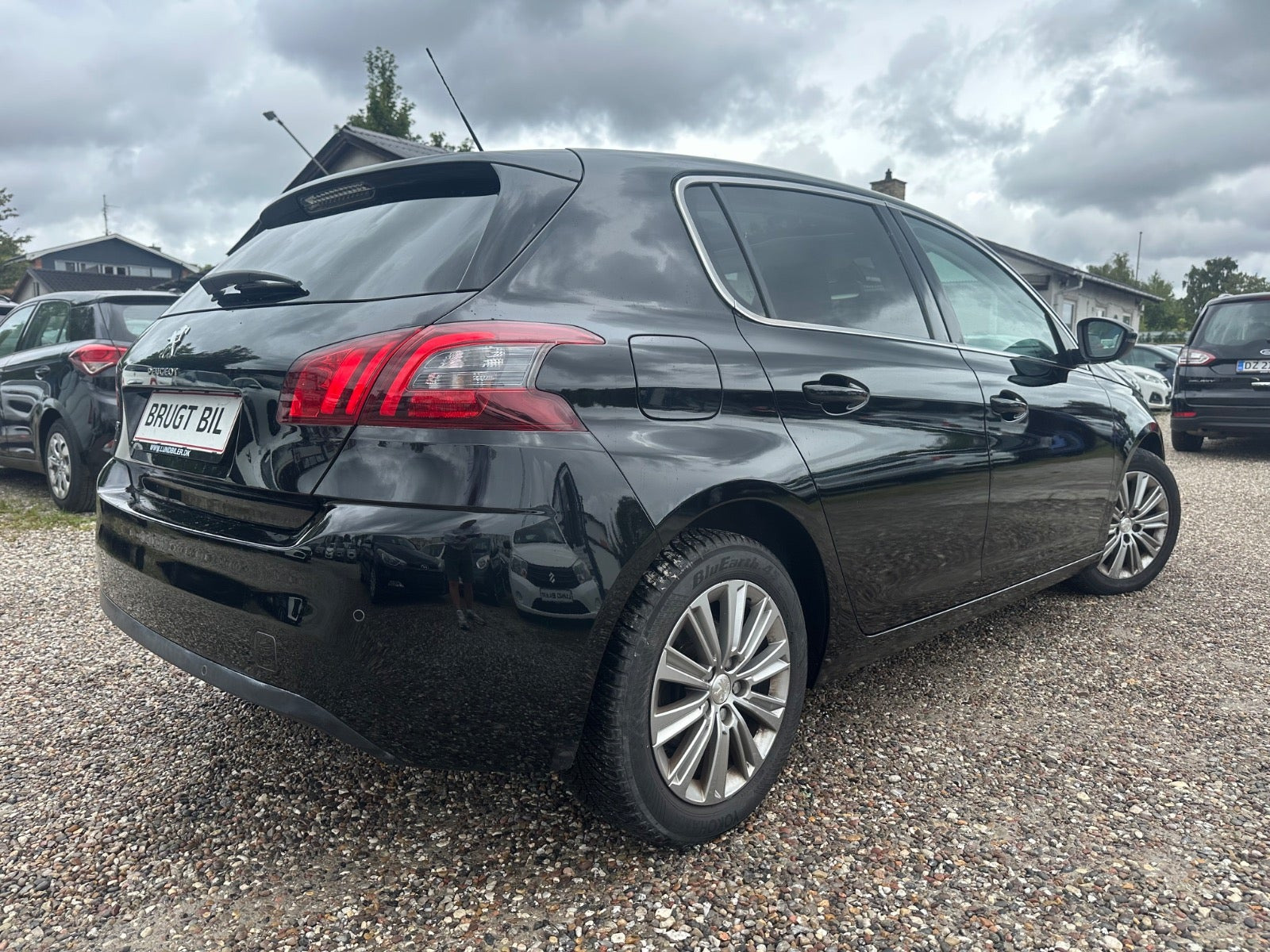 Sort Peugeot 308 fra 2019