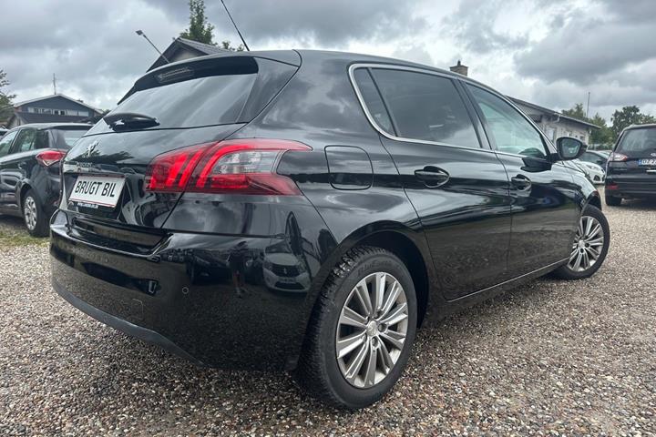 Sort Peugeot 308 fra 2019