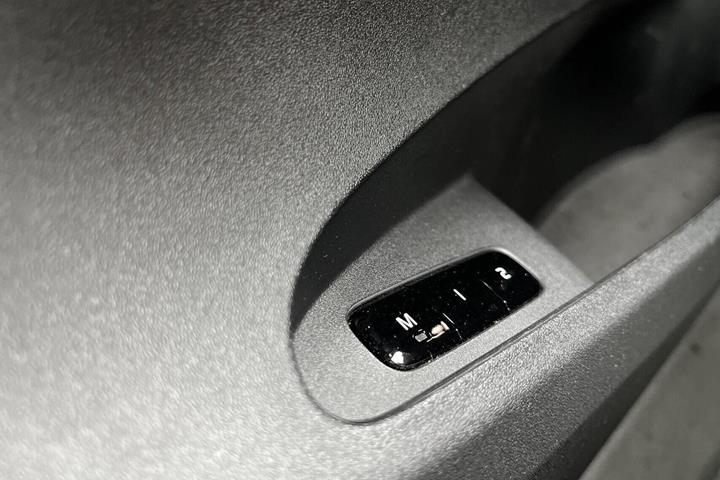 Grå Polestar 2 fra 2022
