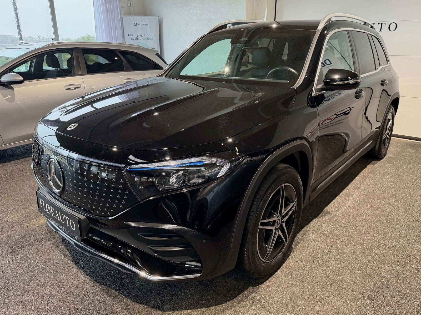 Sort Mercedes EQB250+ fra 2024