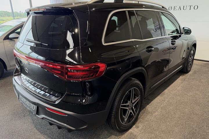 Sort Mercedes EQB250+ fra 2024